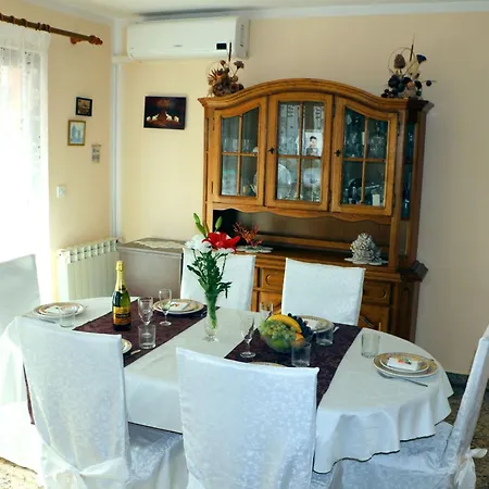 In Mit Grill- Garten Und Terrasse By Interhome *