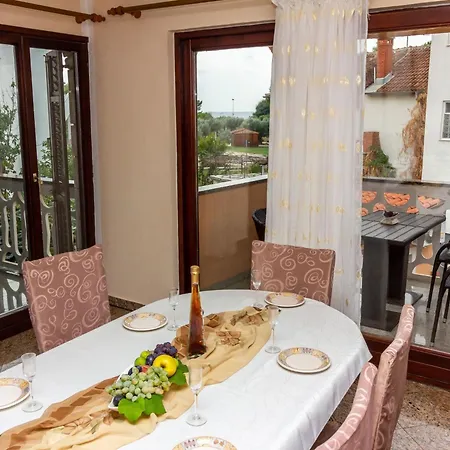 In Mit Grill- Garten Und Terrasse By Interhome * Fažana