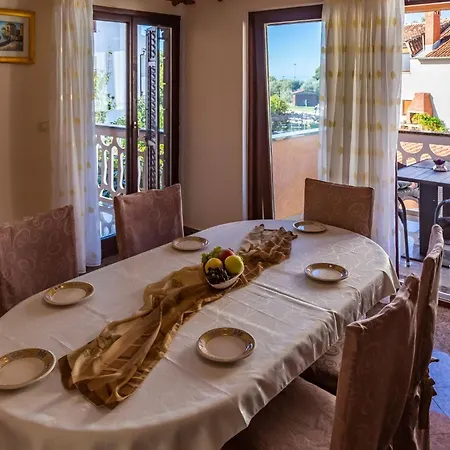 In Mit Grill- Garten Und Terrasse By Interhome Appartement *