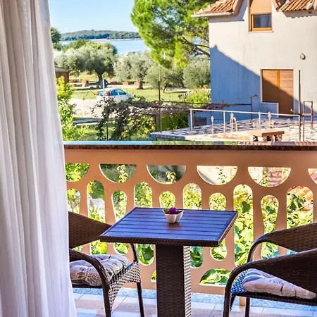 In Mit Grill- Garten Und Terrasse By Interhome Appartement