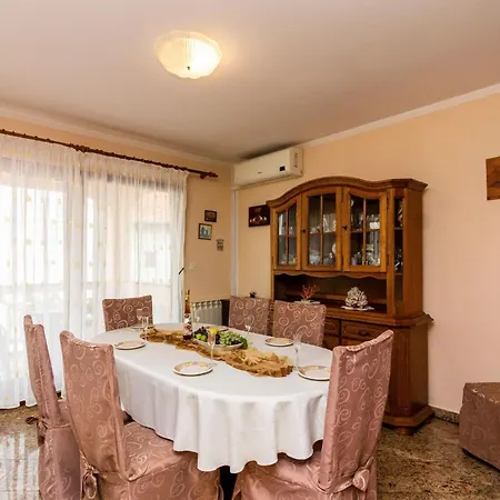 Apartament In Mit Grill- Garten Und Terrasse By Interhome Fažana