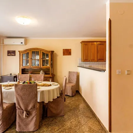 In Mit Grill- Garten Und Terrasse By Interhome Appartement