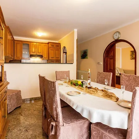 In Mit Grill- Garten Und Terrasse By Interhome Appartement
